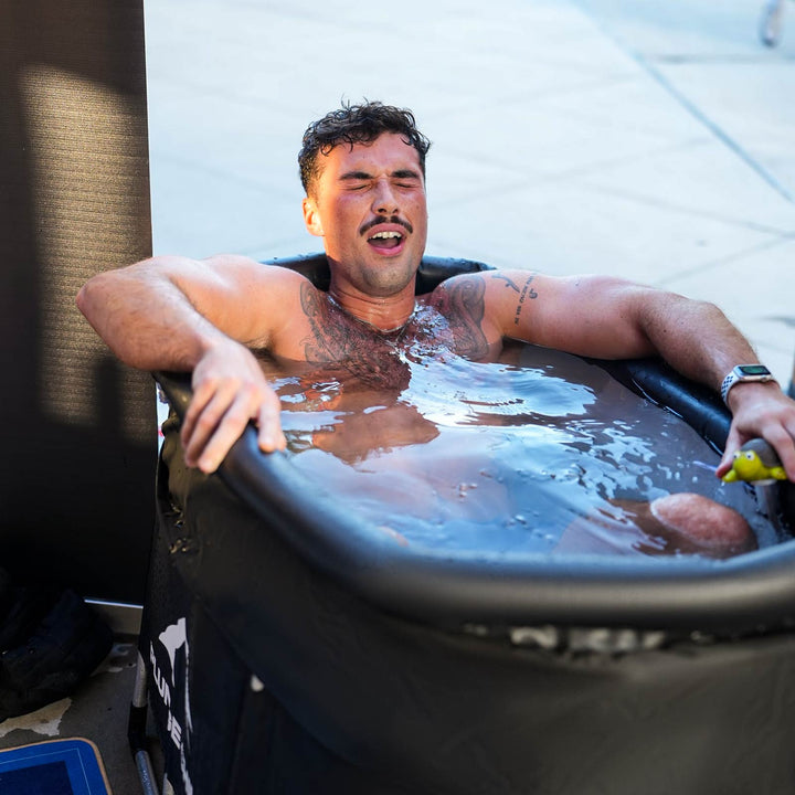PLUNGE CHILL MAX tub in use outdoors